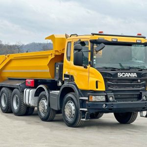 Închiriere camion 8x4