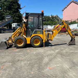 Închiriere miniexcavator